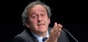 بلاتيني يهاجم إنفانتينو مجددًا ويطالب برحيله