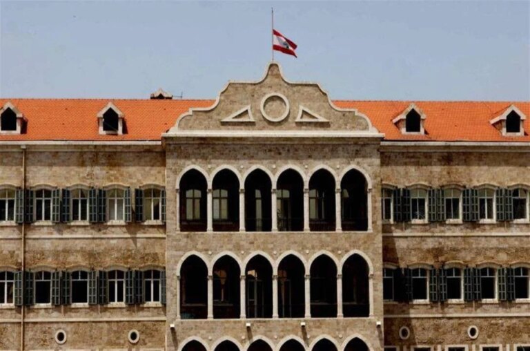 السلطة التنفيذية في الخفاء وتتخد وضعاً خطيراً… ماذا تريد من الرفع عن السيارة دخول 621 الف سوري ؟