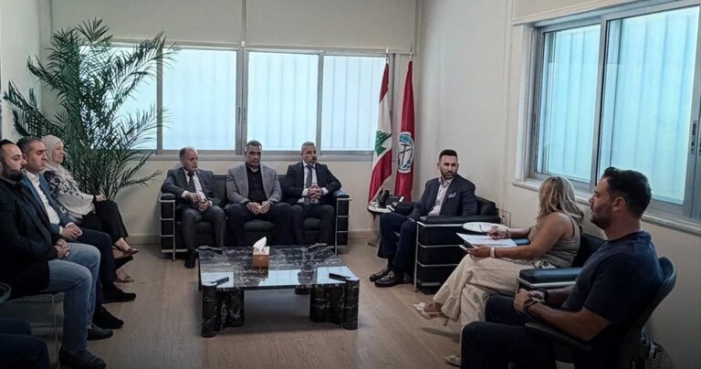 مطالبة معيشية أمام جنبلاط… ماذا يطلب من موظف الإدارة العامة؟
