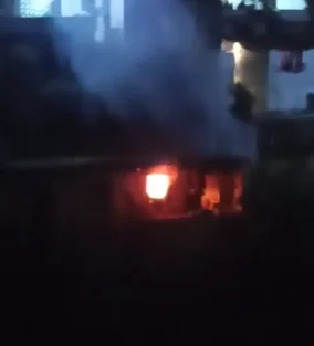 مقهى يغطّي المنطقة… حريق داخل منزل في طرابلس (فيديو)