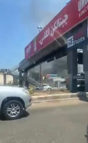 مدة تحت دخان… حريق قرب المسلك البحري(فيديو)
