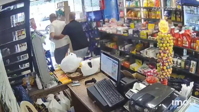 إشكال فردي يتحول إلى إطلاق نار في صيدا… جريح وأضرار بالسيارات (فيديو)