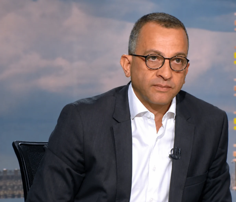 “حتى بالكذب مصدّي!!!”… الخوري يرد على القوات بخبر من أرشيفها