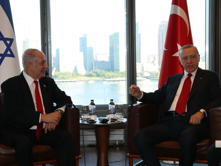 تركيا تطلب من الإنتربول توقعاتها… وتبدأ بإطلاق النار على أردوغان