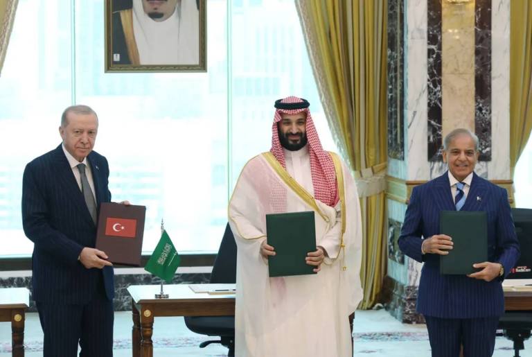 مفاجأة “اتفاق مكة”… إيران تعلن تلقيها دعوة للانضمام