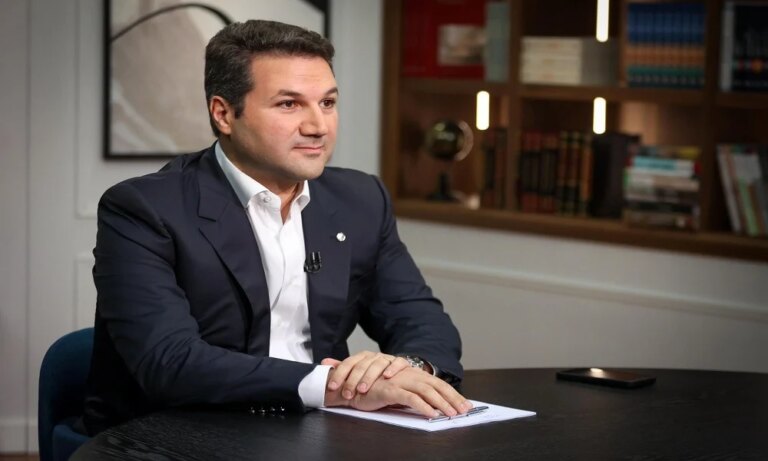 “لا مساومات ولا تنازلات”… البسيط بمغادرة السفير
