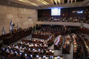 تجربة أصوات خارجية تحت الدم والليكود يطعن في مشروعه