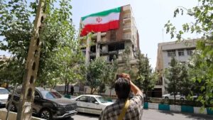 يراقب الإسرائيليون بصمت… وقد تلجأ إيران إلى الهروب نحو الحرب