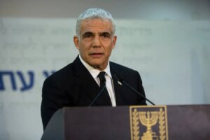 لابيد وحيدًا بعد 14 عامًا… مؤسس “يش عتيد” اختطافون مفاجئ