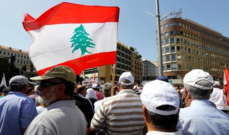 “انتهى زمن الفتات”… موظفو الإدارة رفعون التصعيد