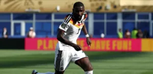 بعد المباراة 86 مع ألمانيا…روديغر أعلن عن إزالةه لاسلكياً