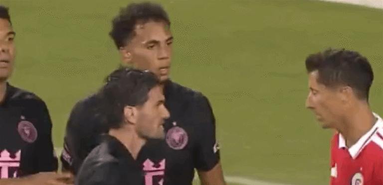 “من أنت؟”.. مشادة حمراء بين دي بول أوليفاندوفسكي في الدوري الاميركي للمحترفين