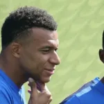 مبابي يضع حدًا ما باستثناء أزمته مع ديمبلي على خلفية الكرة الذهبية