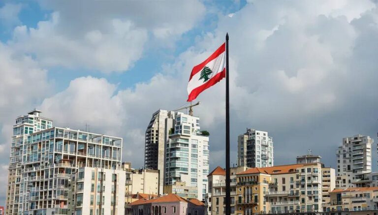 أزمة لبنان تتفاقم: اتساع الفقر وسداد أفق الهجرة ينذران بأسوأ مراحل الانهيار