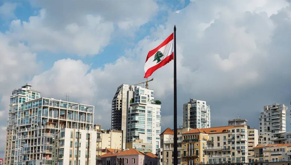 أزمة لبنان تتفاقم: اتساع الفقر وسداد أفق الهجرة ينذران بأسوأ مراحل الانهيار