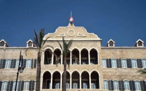 قرر حكومي يغيّر المتطلبات العمرية براً… والسائقون تحت ضوابط جديدة