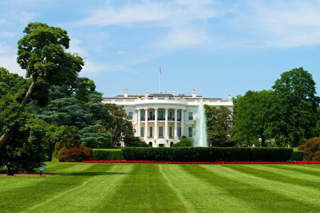 دعوى قضائية ضد إدارة ترامب تطالب بالوصول للبيت الأبيض بالتعاون مع سي إن ويبوليتيكو