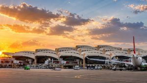 استهداف مطار الرياض بصواريخ حوثية متجددة وتمرد أعلن عنها
