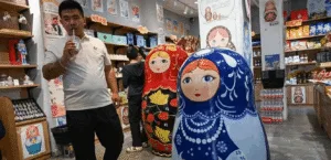 يحصر المركز التجاري للمقلدة “صنع في روسيا” مراكز التسوق في السوق الصينية