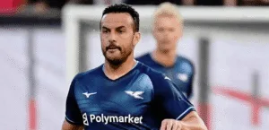 بيدرو رودريغيز يعلقه الحذاء ويودع الملاعب في سن التاسعة والثلاثين