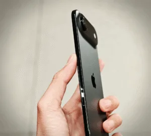 بين التصميم النحيف والمنافسة السعرية.. تفاصيل هاتف iPhone IIR 2 المرتقب