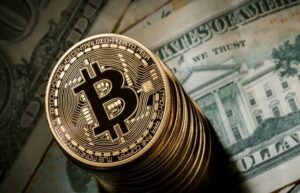 بيتكوين تقتحم معقل الملاذات الجذابة.. هل تفوق على الذهب والدولار في حماية الثروات؟