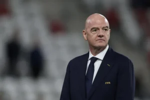 يويفا توقف رسميا في وجه إنفانتينو ويمنحه مهلة للرد